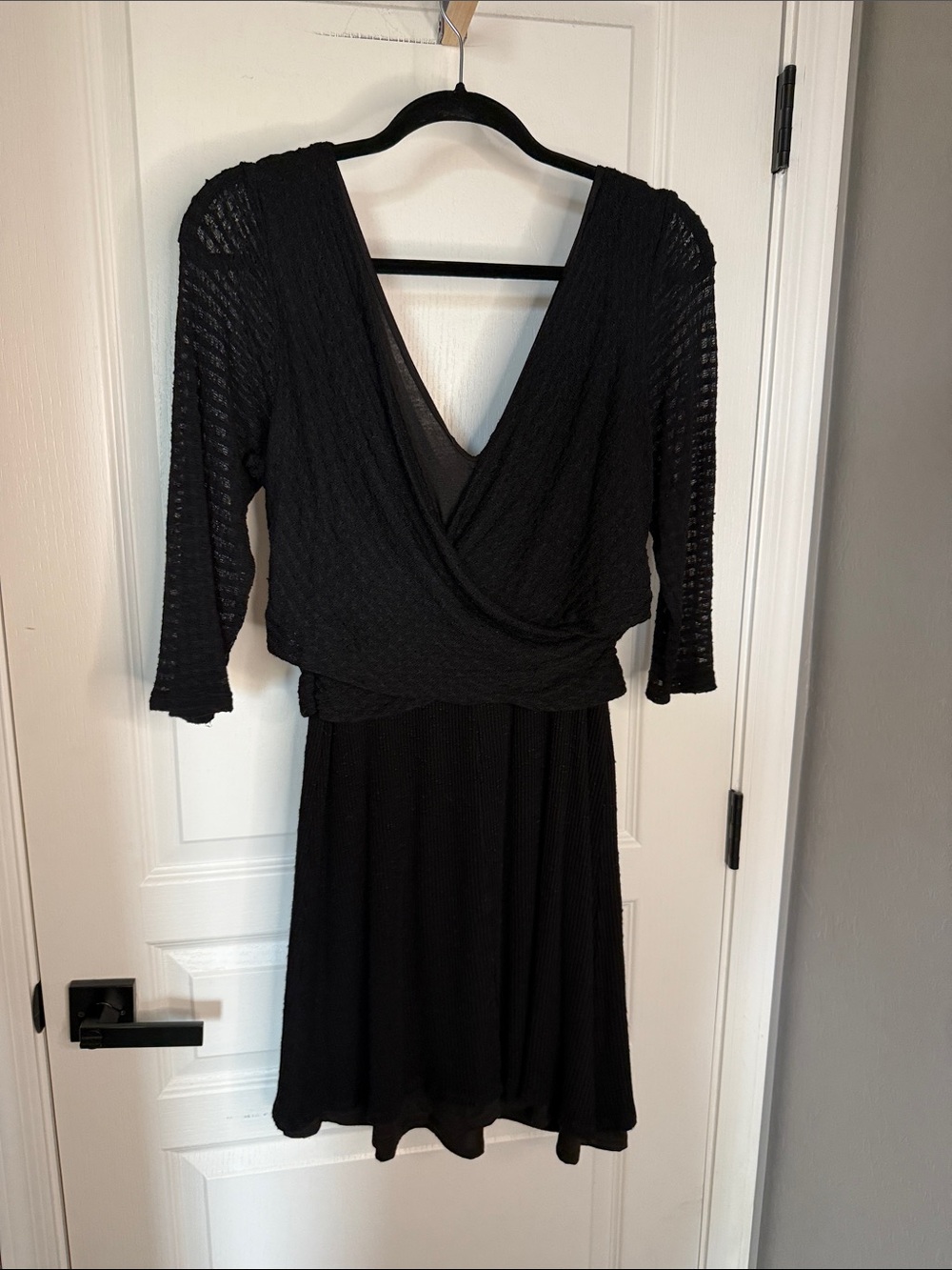 Elegant Black V-Neck Long Sleeve Knit Dress - Picture 5 of 5